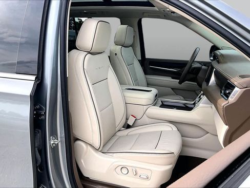 Used 2023 GMC Yukon Denali AWD/4WD image 9