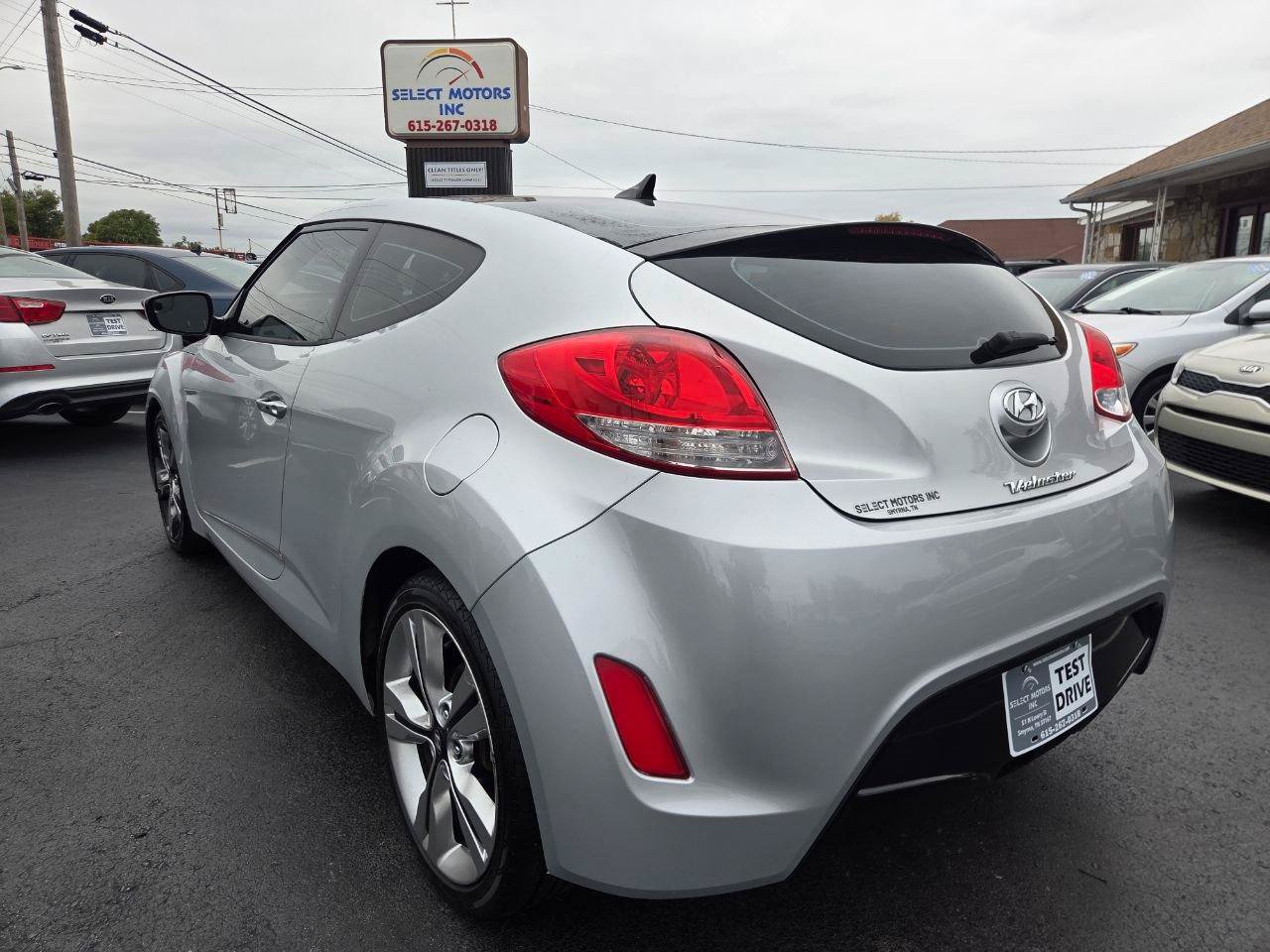 Used 2017 Hyundai Veloster Value Edition FWD image 4