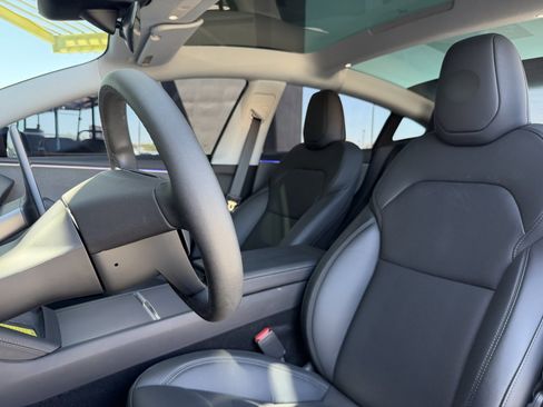 Used 2025 Tesla Model 3 Long Range RWD image 38