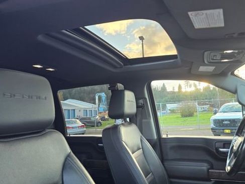 Used 2023 GMC Sierra 3500 Denali w/ Denali Black Diamond Edition image 22