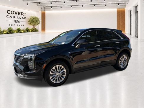 Used 2024 Cadillac XT4 Luxury w/ Cold Weather Package FWD image 4