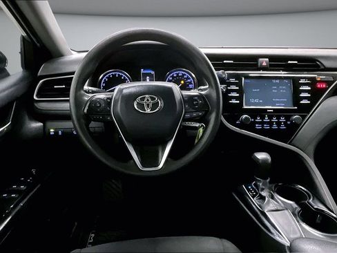 Used 2020 Toyota Camry LE FWD image 8