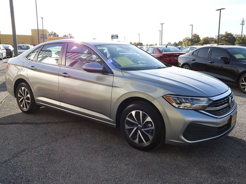 Used 2024 Volkswagen Jetta S image 3