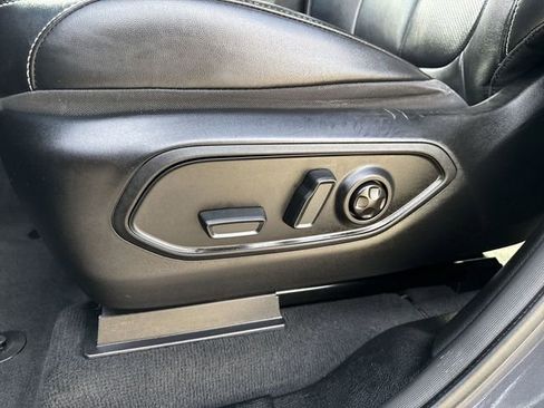 Used 2022 Jeep Grand Cherokee Limited w/ Luxury Tech Group II AWD/4WD image 19