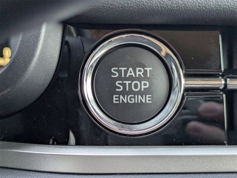 New 2025 Mitsubishi Outlander SE image 33