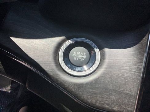 New 2023 Jeep Grand Cherokee Overland w/ Luxury Tech Group IV image 15