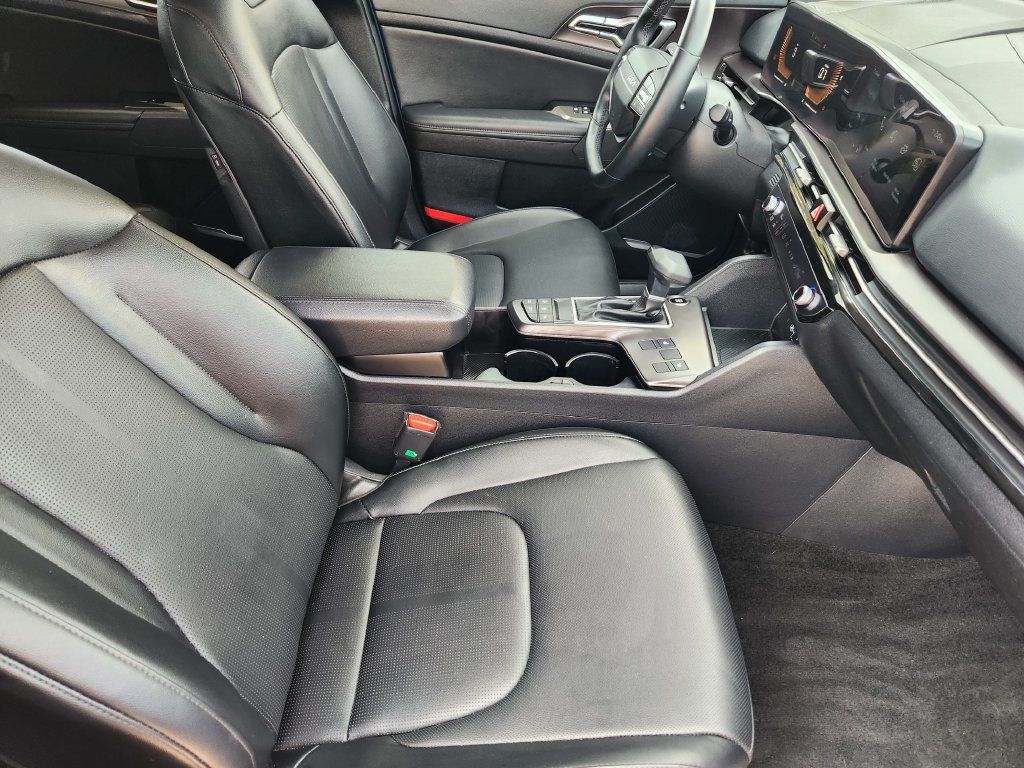 Certified 2026 Kia Sportage EX w/ EX Panorama Roof Package FWD image 19