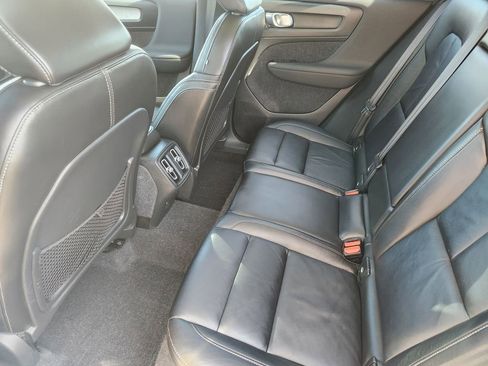 Used 2023 Volvo XC40 B5 Plus w/ Climate Package image 18