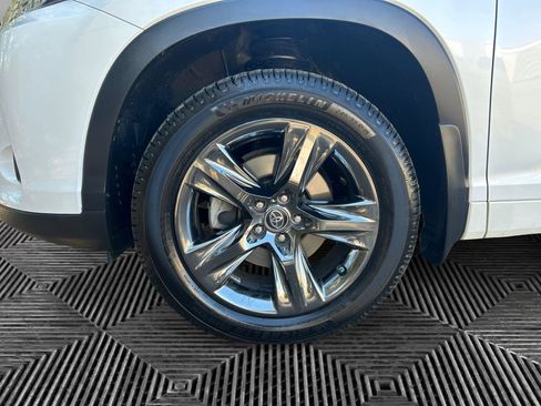 Used 2017 Toyota Highlander Limited Platinum image 14