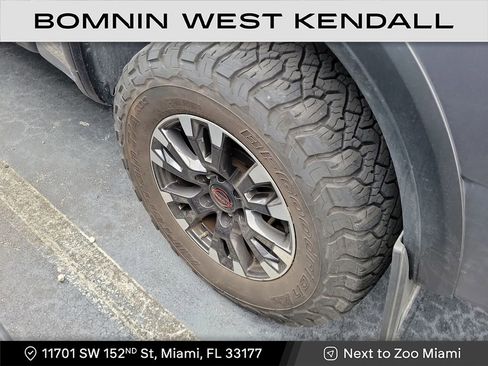 Used 2023 Nissan Titan PRO-4X w/ Pro-4x Convenience Package image 3