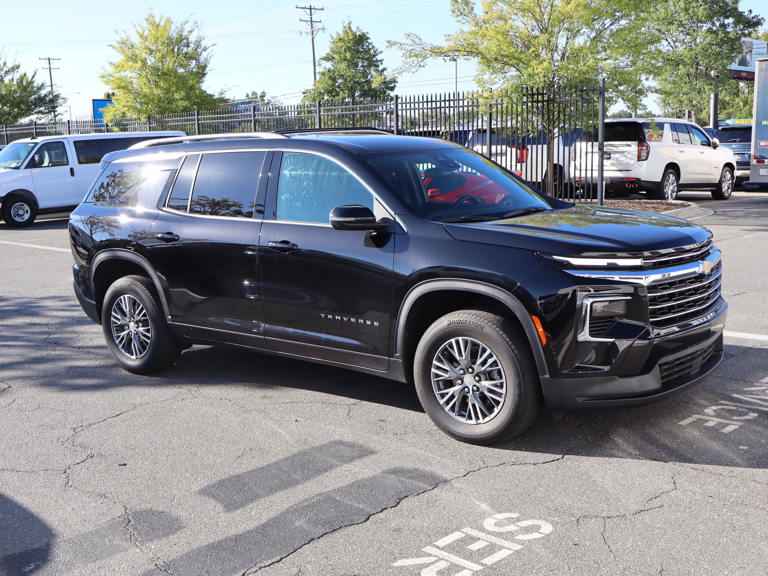 Used 2025 Chevrolet Traverse LT FWD image 14