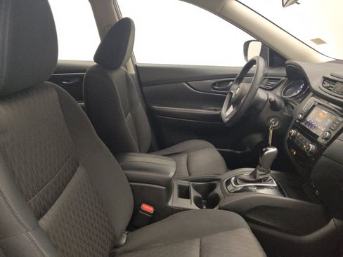 Used 2020 Nissan Rogue S FWD image 21