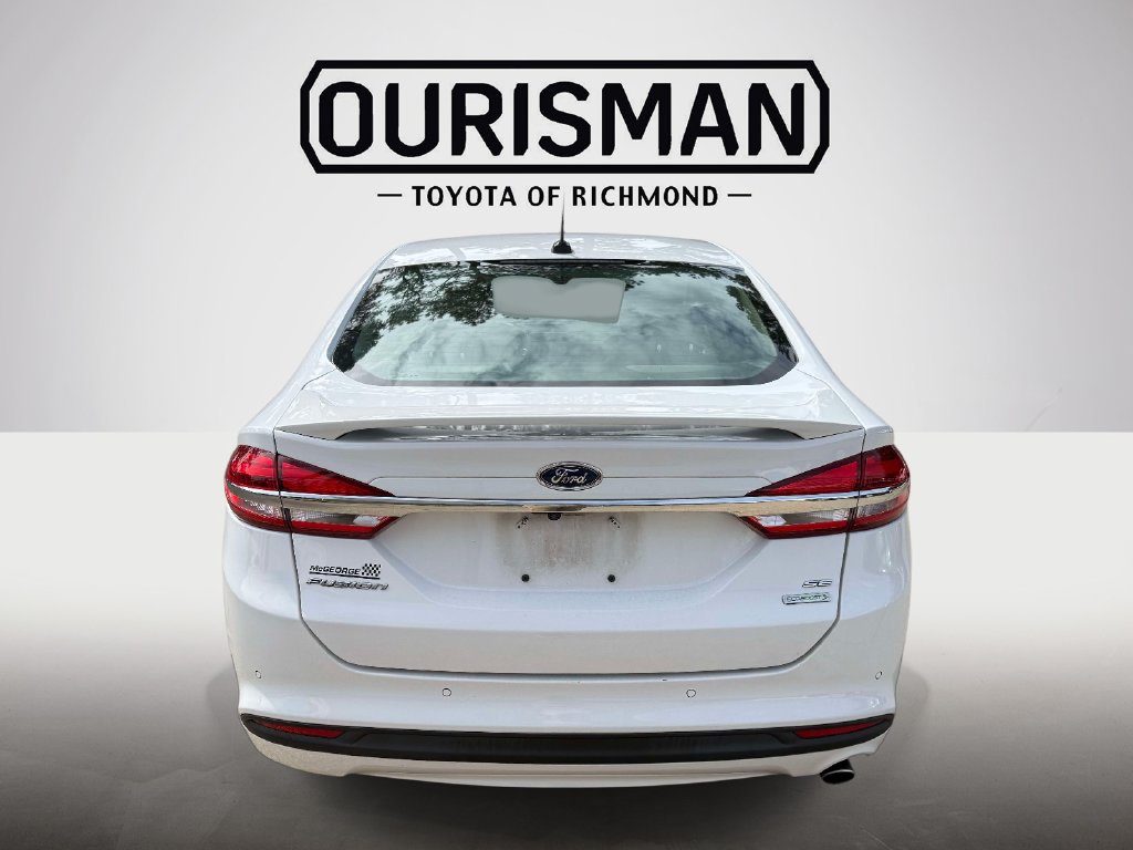 Used 2018 Ford Fusion SE w/ Equipment Group 201A FWD image 4