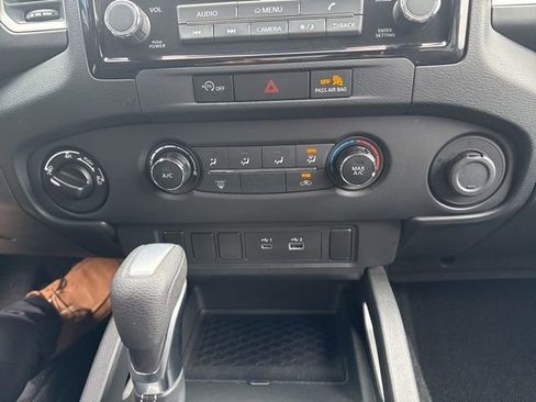 Used 2023 Nissan Frontier SV image 31