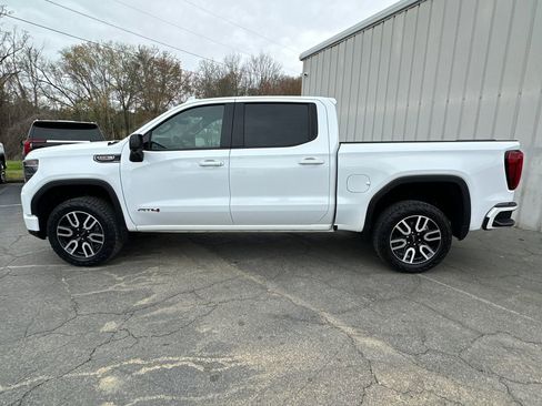 Used 2024 GMC Sierra 1500 AT4 w/ Technology Package AWD/4WD image 9