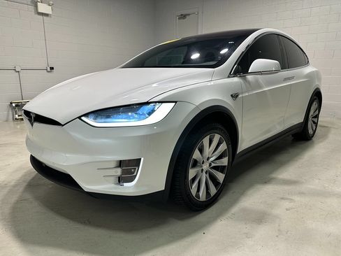Used 2019 Tesla Model X Long Range AWD/4WD image 18