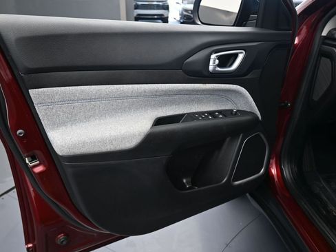 Used 2022 Jeep Compass Latitude image 15