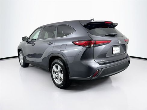 Used 2023 Toyota Highlander LE FWD image 12