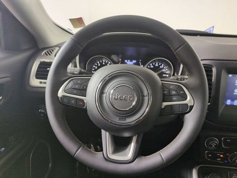 Used 2021 Jeep Compass Latitude AWD/4WD image 16
