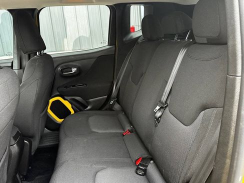Used 2016 Jeep Renegade Latitude FWD image 9