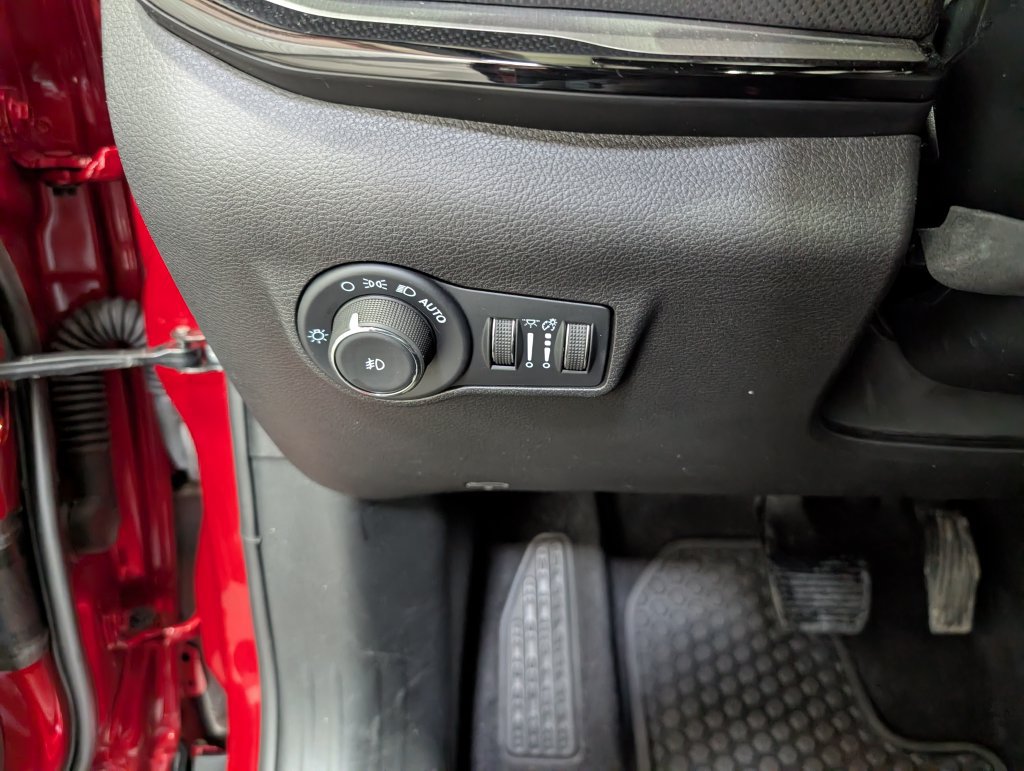 Used 2025 Jeep Compass Trailhawk AWD/4WD image 19