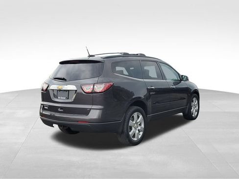 Used 2017 Chevrolet Traverse LT w/ Style and Technology Package FWD image 3