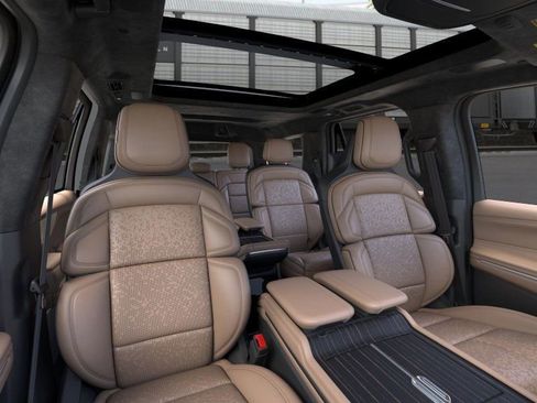 New 2026 Lincoln Navigator Black Label AWD/4WD image 10