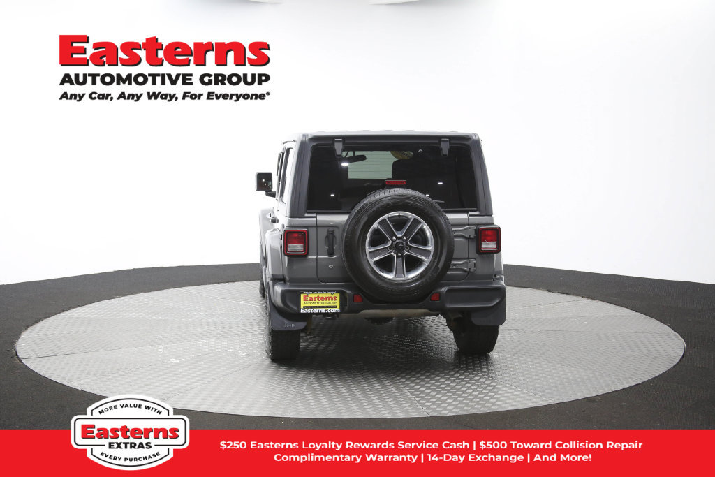 Used 2018 Jeep Wrangler Unlimited Sahara AWD/4WD image 35