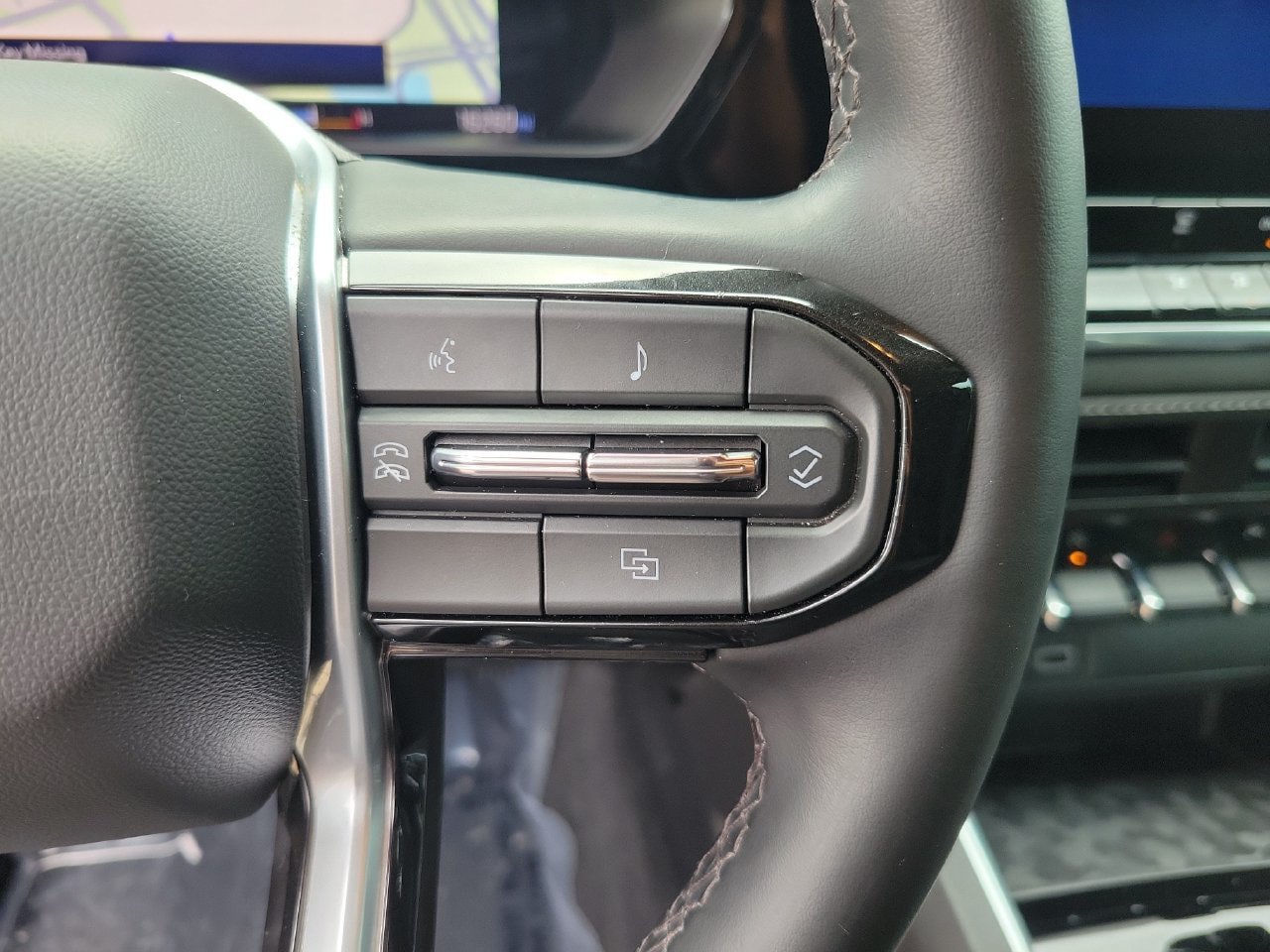 Used 2024 Chevrolet Colorado LT RWD image 20