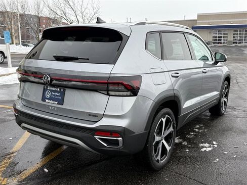 Certified 2025 Volkswagen Taos SEL image 3
