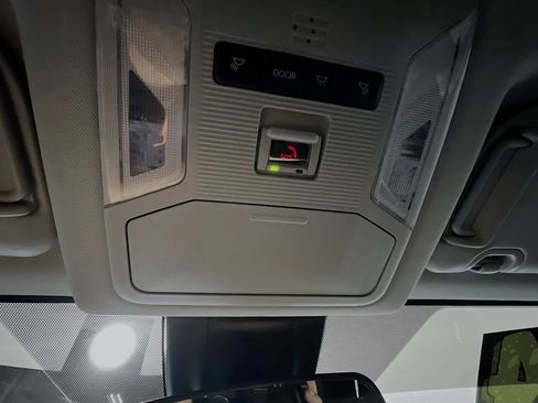 Used 2024 Toyota RAV4 XLE FWD image 22