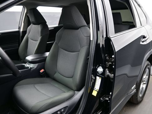 Used 2025 Toyota RAV4 XLE w/ Convenience Package AWD/4WD image 12