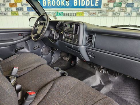 Used 2001 Chevrolet Silverado 1500 LS w/ Firm Ride Suspension Pkg image 2