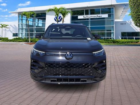 New 2026 Volkswagen Tiguan SE R-Line FWD image 2