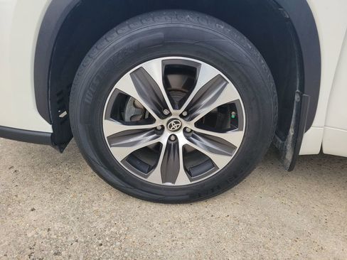 Used 2021 Toyota Highlander XLE image 36