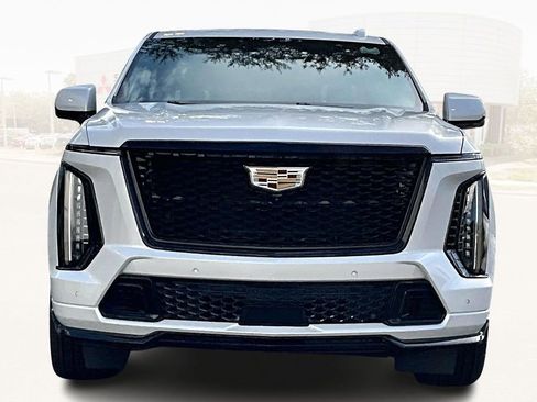 Used 2025 Cadillac Escalade V image 2