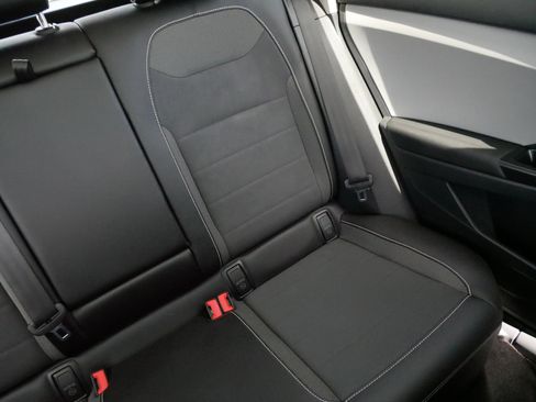 Certified 2022 Volkswagen Taos SE w/ Panoramic Sunroof Package AWD/4WD image 14