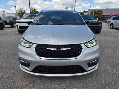 New 2026 Chrysler Pacifica Select image 18