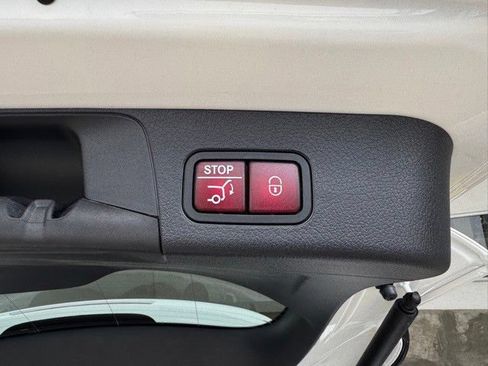 Certified 2025 Mercedes-Benz GLB 250 image 17