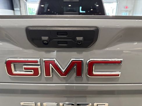 Used 2024 GMC Sierra 2500 AT4 w/ AT4 Premium Plus Package AWD/4WD image 9