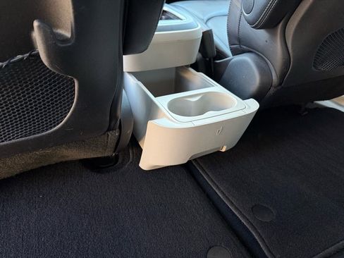 Used 2024 Chrysler Pacifica Touring-L image 33