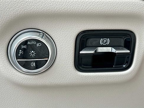 Used 2022 Mercedes-Benz EQS 580 4MATIC Sedan image 10