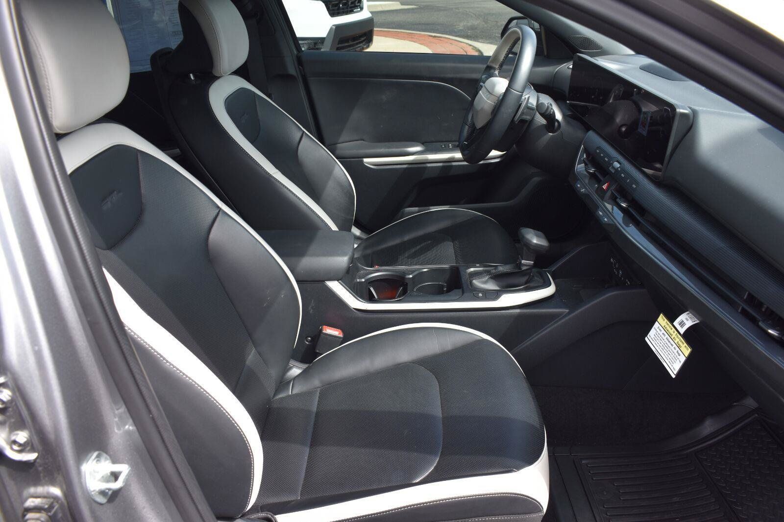 Used 2025 Kia K4 GT-Line w/ GT-Line Premium Package FWD image 13