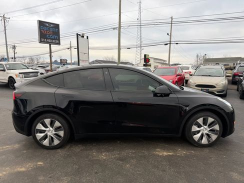 Used 2021 Tesla Model Y Long Range image 2