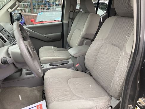 Used 2012 Nissan Frontier SV image 9