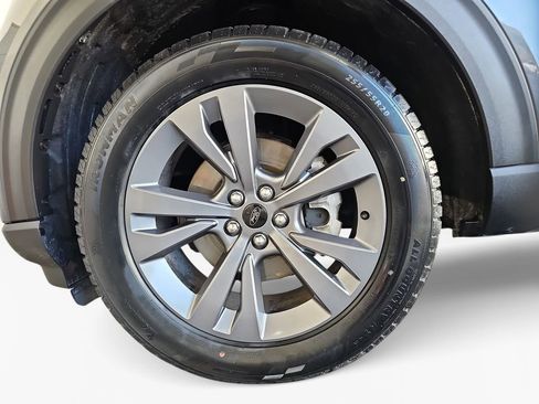 Used 2022 Ford Explorer XLT w/ Equipment Group 202A RWD image 24