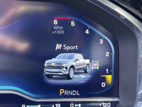 Used 2023 Chevrolet Silverado 1500 LT w/ Z71 Off-Road Package AWD/4WD image 32