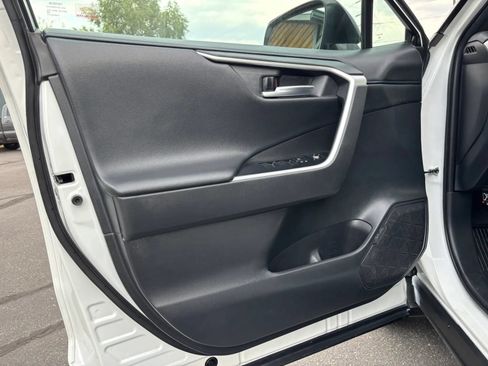 Used 2020 Toyota RAV4 XSE AWD/4WD image 9
