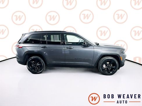 Used 2024 Jeep Grand Cherokee Limited w/ Luxury Tech Group II image 8