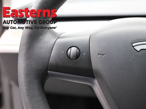 Used 2023 Tesla Model 3 Standard Range image 15